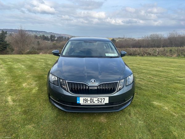 Skoda Octavia Saloon, Diesel, 2019, Grey