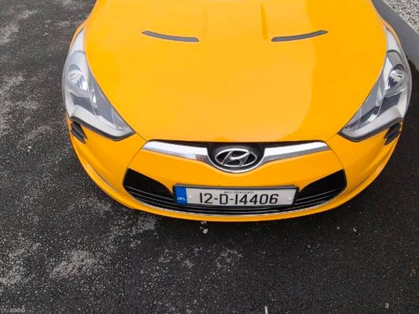 Hyundai Veloster Hatchback, Petrol, 2012, Yellow