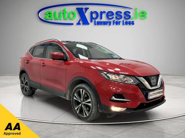 Nissan Qashqai SUV, Diesel, 2017, Red