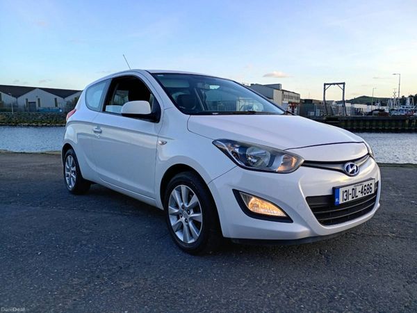 Hyundai i20 Hatchback, Petrol, 2013, White