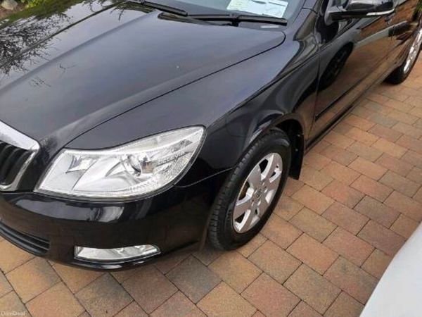 Skoda Octavia Hatchback, Petrol, 2010, Black