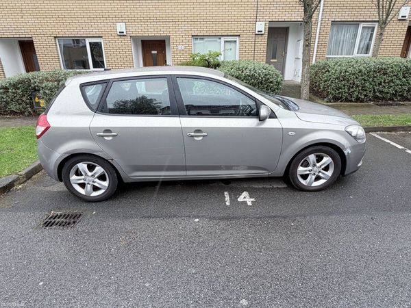 Kia Ceed MPV, Diesel, 2010, Silver