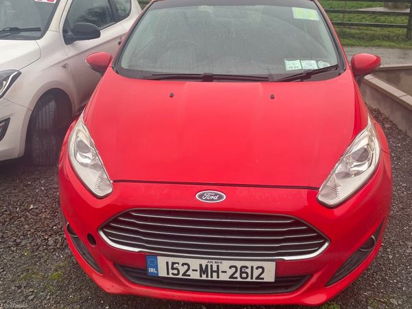 Ford Fiesta Hatchback, Petrol, 2015, Red