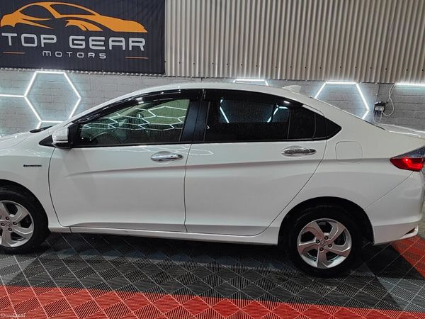 Honda Grace Saloon, Petrol Hybrid, 2015, White