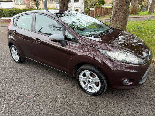 Ford Fiesta Hatchback, Petrol, 2009, Red