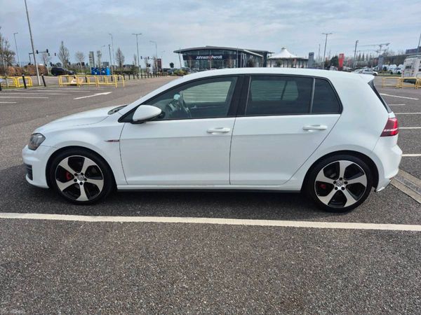 Volkswagen Golf Hatchback, Petrol, 2016, White
