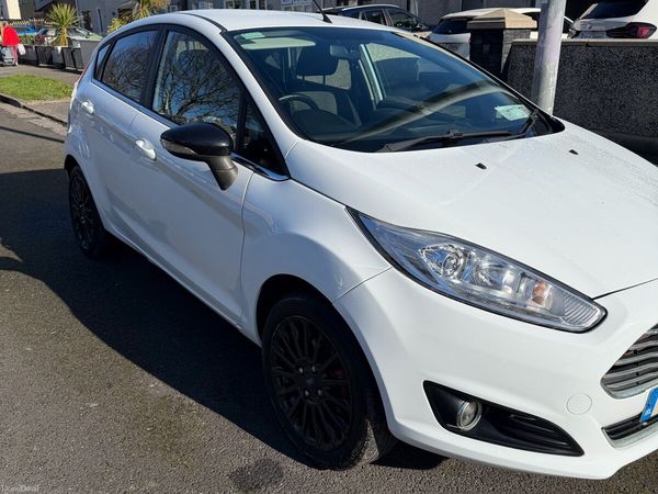 Ford Fiesta Hatchback, Petrol, 2016, White