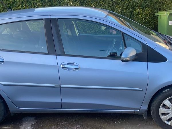 Toyota Yaris Hatchback, Petrol, 2012, Blue