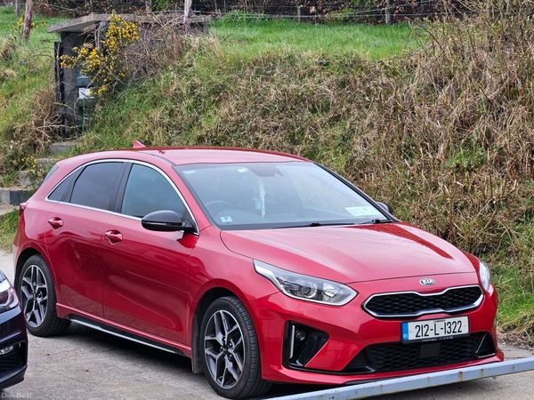Kia Ceed Hatchback, Diesel, 2021, Red
