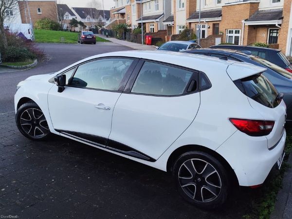 Renault Clio Hatchback, Petrol, 2014, White