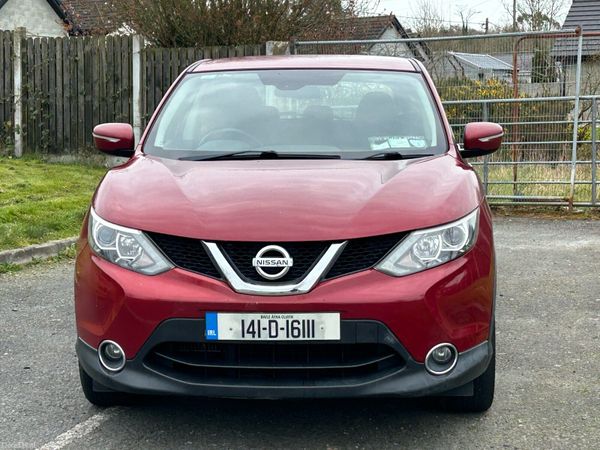 Nissan Qashqai Hatchback, Diesel, 2014, Red