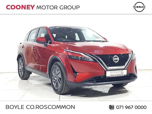 Nissan Qashqai MPV, Petrol, 2022, Red
