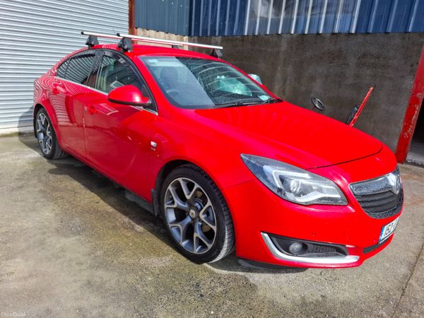 Vauxhall Insignia Hatchback, Diesel, 2015, Red