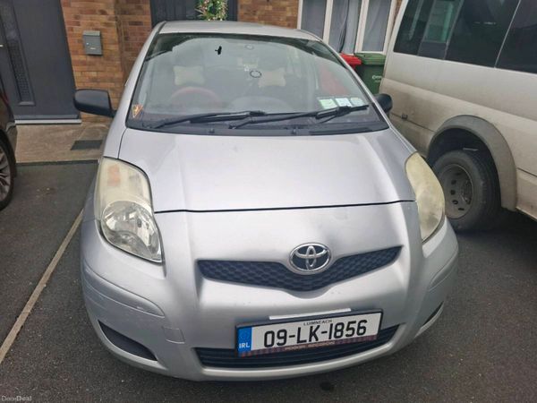 Toyota Yaris Hatchback, Petrol, 2009, Silver