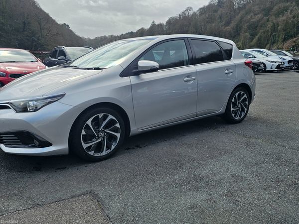 Toyota Auris Hatchback, Diesel, 2016, Silver