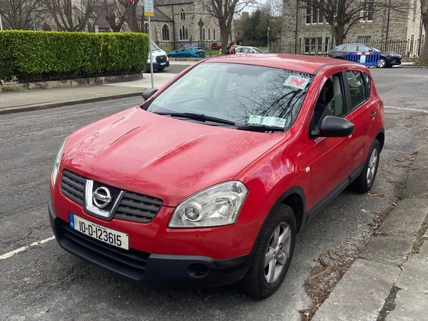Nissan Qashqai Hatchback, Diesel, 2010, Red
