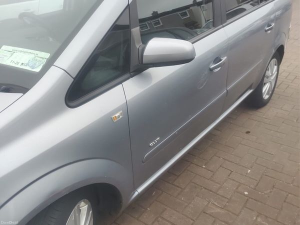 Opel Zafira MPV, Petrol, 2010, Silver