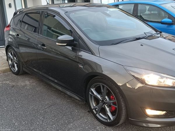 Ford Focus Hatchback, Petrol, 2018, Grey