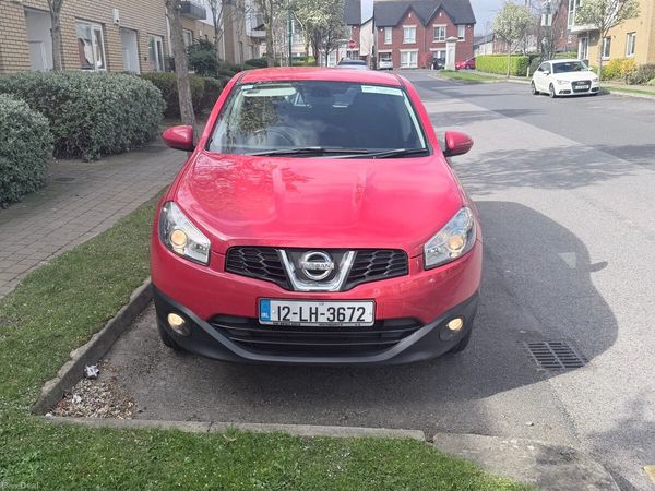 Nissan Qashqai Hatchback, Diesel, 2012, Red