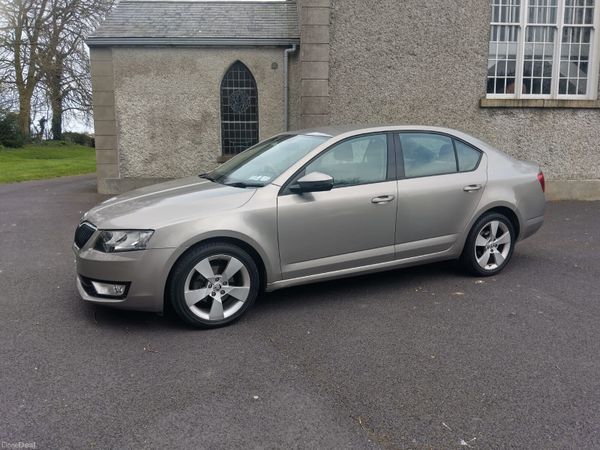 Skoda Octavia Saloon, Diesel, 2014, Beige