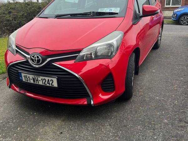 Toyota Yaris Hatchback, Petrol, 2015, Red