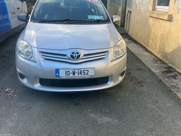 Toyota Auris Hatchback, Diesel, 2010, Silver