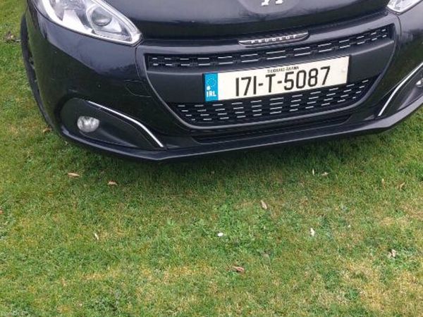 Peugeot 208 Hatchback, Petrol, 2017, Black
