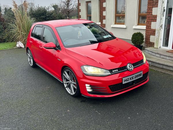 Volkswagen Golf Hatchback, Diesel, 2014, Red