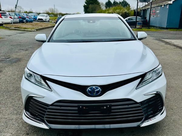 Toyota Camry Saloon, Petrol Hybrid, 2021, White