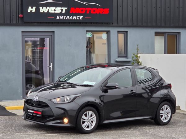 Toyota Yaris Hatchback, Petrol Hybrid, 2022, Black