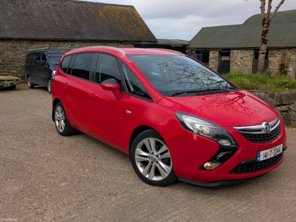 Vauxhall Zafira MPV, Diesel, 2014, Red