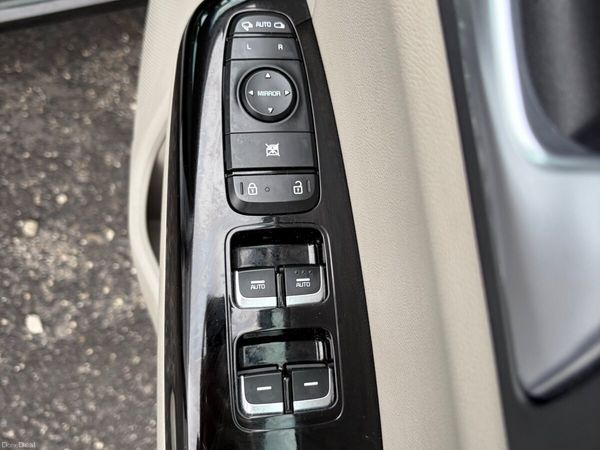 Kia Sportage SUV, Diesel Hybrid, 2021, White