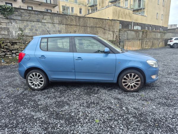 Skoda Fabia Hatchback, Diesel, 2014, Blue