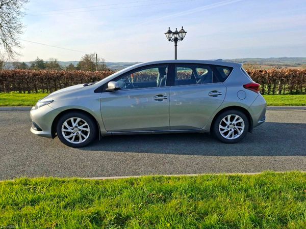 Toyota Auris Hatchback, Diesel, 2017, Grey