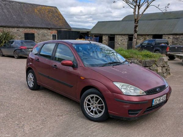 Ford Focus Hatchback, Petrol, 2002, Red