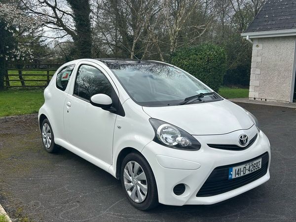 Toyota Aygo Hatchback, Petrol, 2014, White