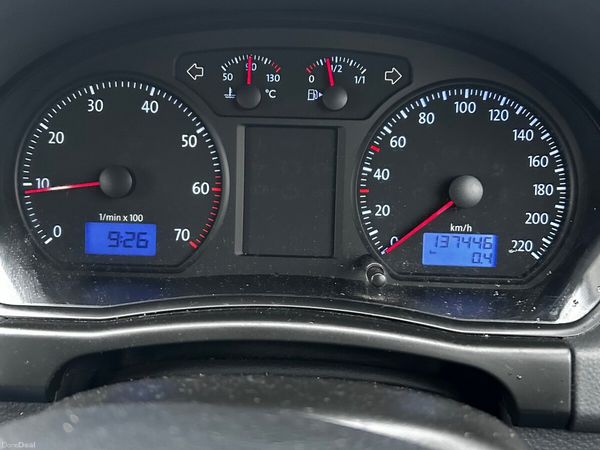 Volkswagen Polo Hatchback, Petrol, 2007, Red