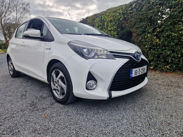 Toyota Yaris Hatchback, Petrol Hybrid, 2016, White