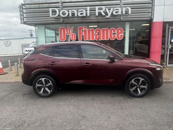 Nissan Qashqai MPV, Petrol, 2022, Red