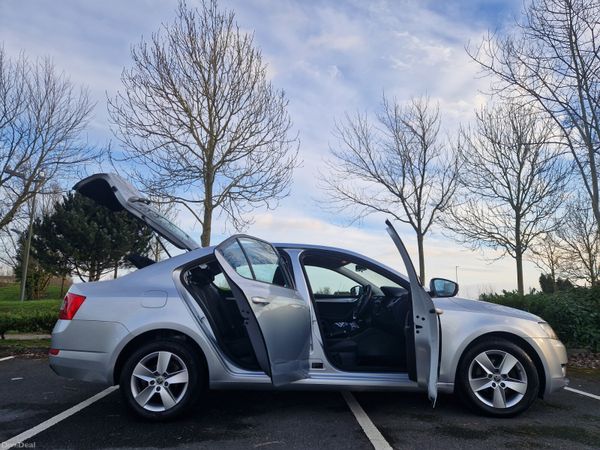 Skoda Octavia Saloon, Diesel, 2016, Silver