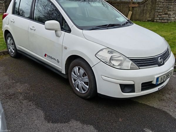 Nissan Tiida Hatchback, Petrol, 2011, White