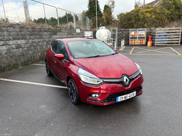 Renault Clio Hatchback, Petrol, 2017, Red