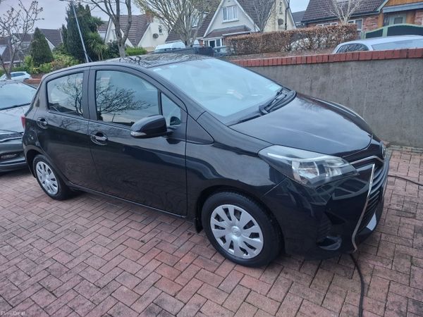 Toyota Yaris Hatchback, Petrol, 2015, Black
