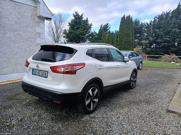 Nissan Qashqai Hatchback, Diesel, 2016, White