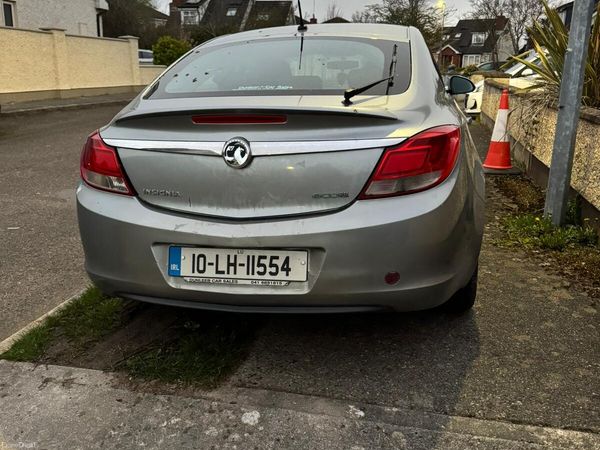 Vauxhall Insignia Hatchback, Diesel, 2010, Silver