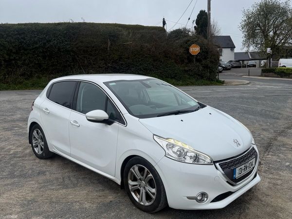 Peugeot 208 Hatchback, Diesel, 2013, White