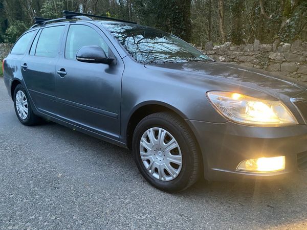 Skoda Octavia Estate, Diesel, 2011, Grey