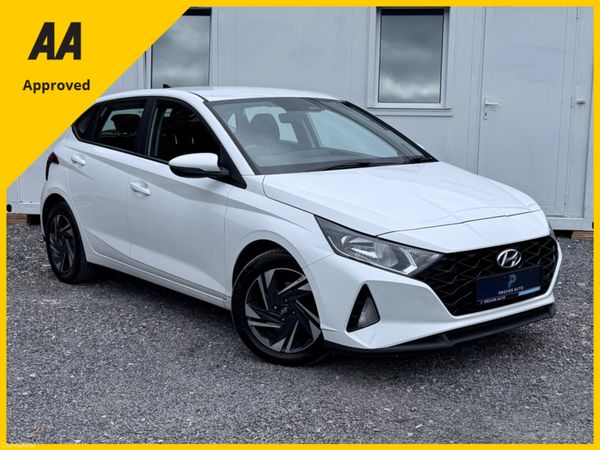 Hyundai i20 Hatchback, Petrol Hybrid, 2022, White