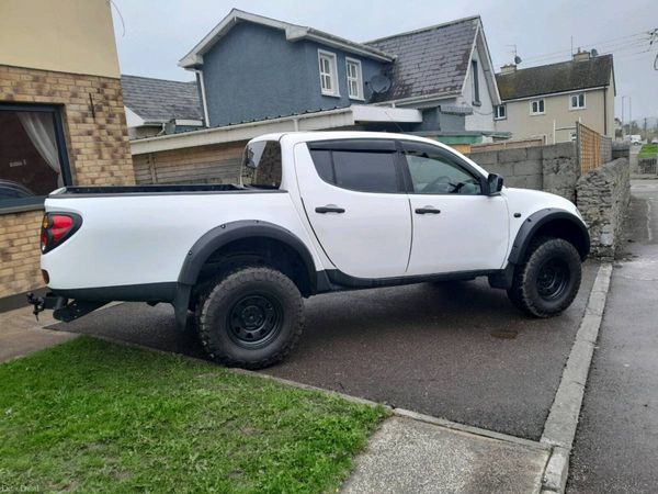 Mitsubishi L200 Crew Cab, Diesel, 2011, White