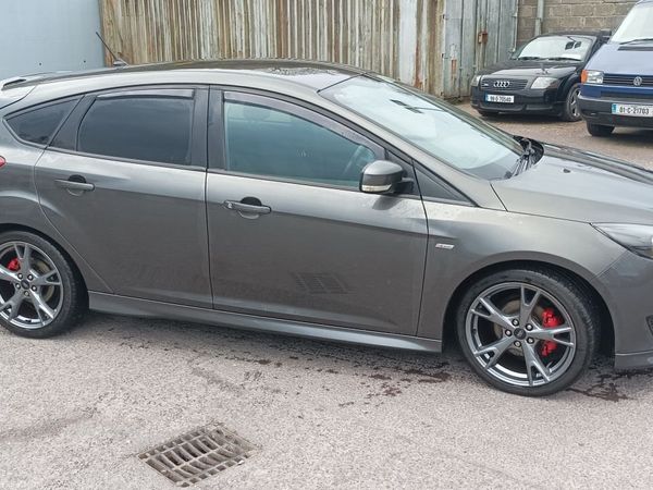 Ford Focus Hatchback, Petrol, 2018, Grey